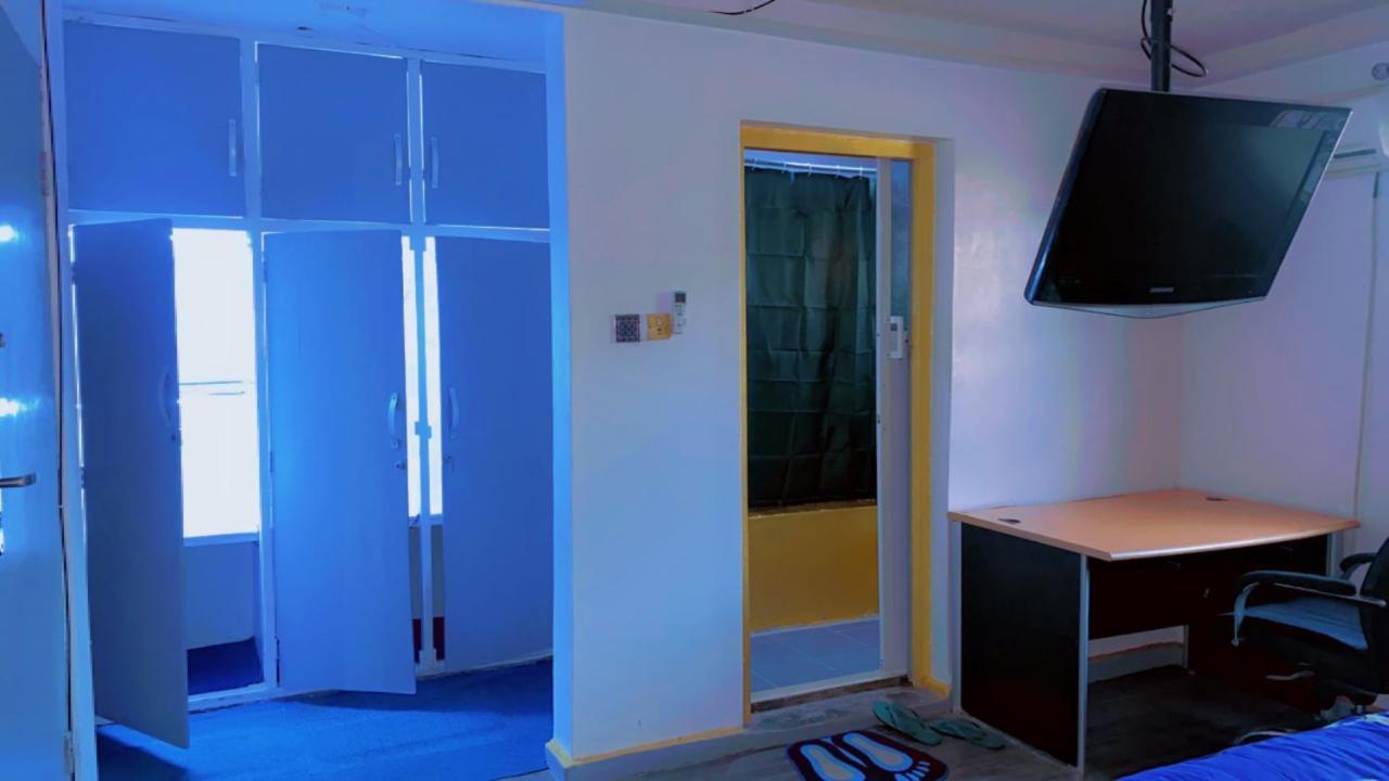 لاغوس Maleeks Apartment Ikeja "Shared 2Bedroom Apt, Individual Private Rooms And Baths" المظهر الخارجي الصورة
